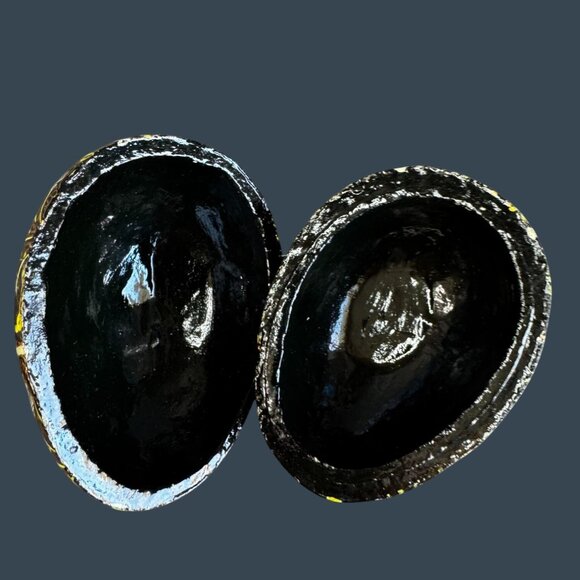 Sudha Style Hand Painted Papier Mache Rabbit Trinket Box Black Floral 4" - Picture 6 of 6